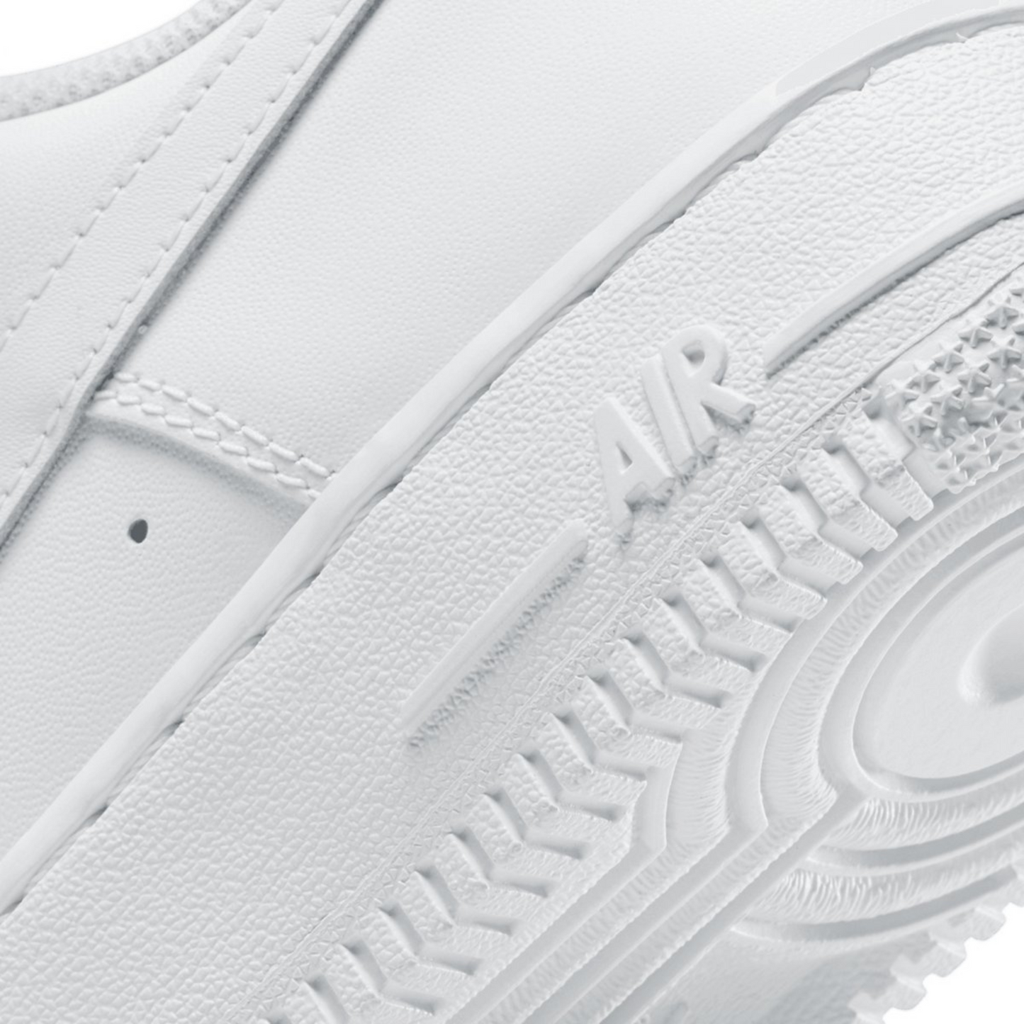 Nike Air Force 1 07 Triple White